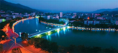 朝气蓬勃的星海是什么歌（朝气蓬勃歌词）